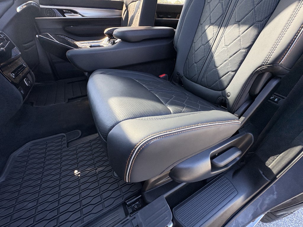 2023 Jeep Grand Wagoneer Series III