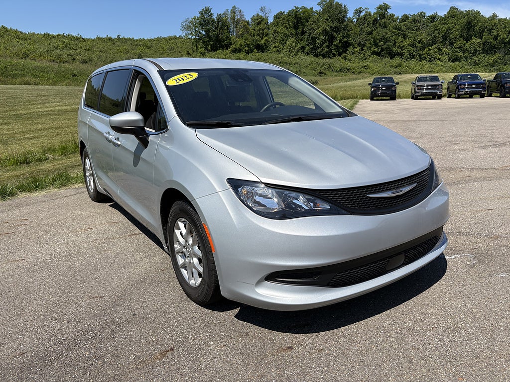 2023 Chrysler Voyager LX
