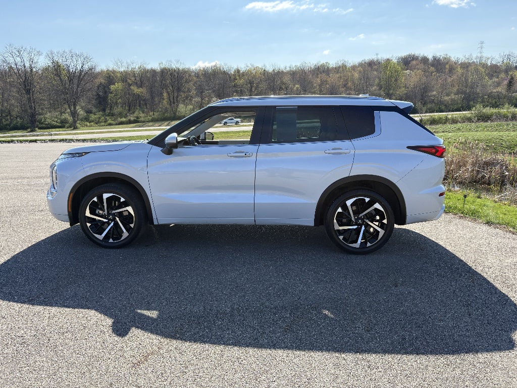2023 Mitsubishi Outlander SEL