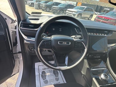 2023 Jeep Grand Cherokee Laredo 4x4