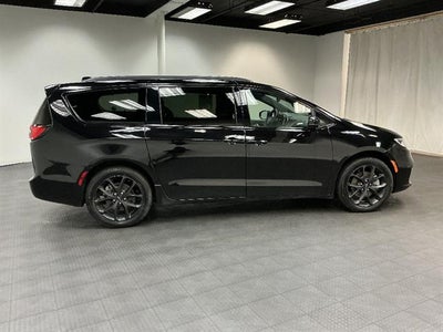2024 Chrysler Pacifica Limited AWD